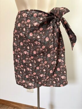 & Other Stories Printed Mini Wrap Skirt Brown/Pink Floral Modal Size 2